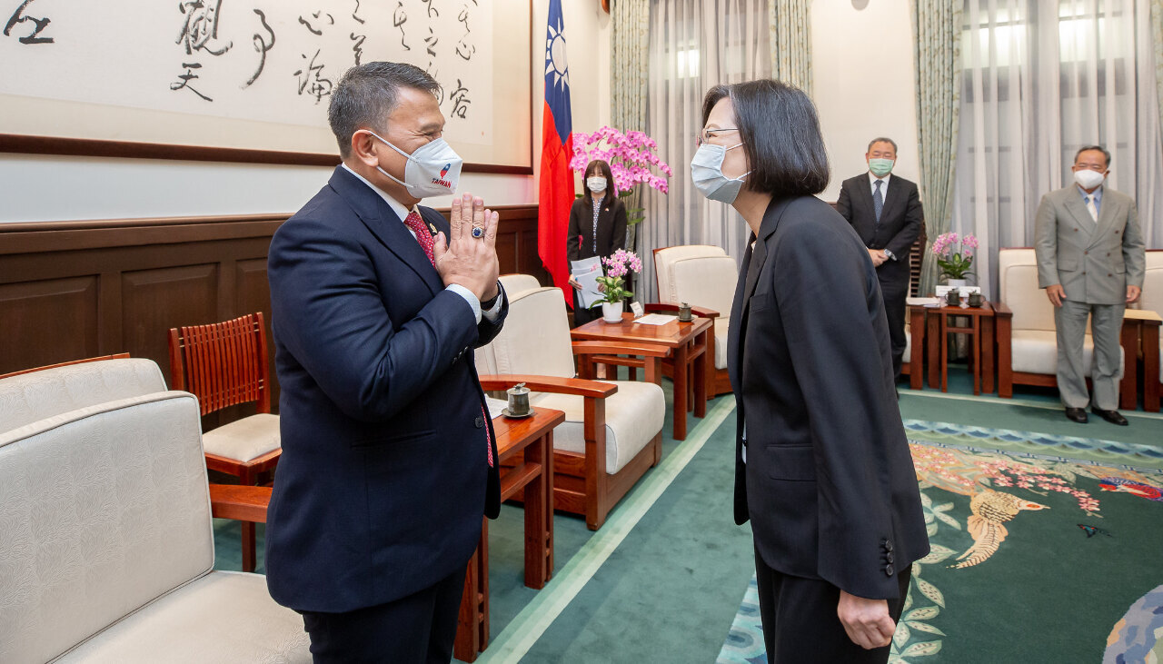 Tsai Ing-wen recibe a una delegación de parlamentarios indonesios
