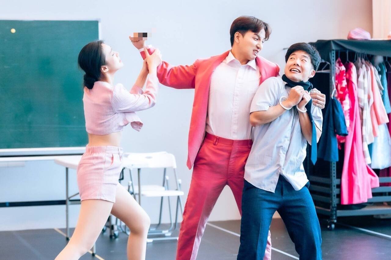 El teatro musical “Trabajo en una empresa de estafas”