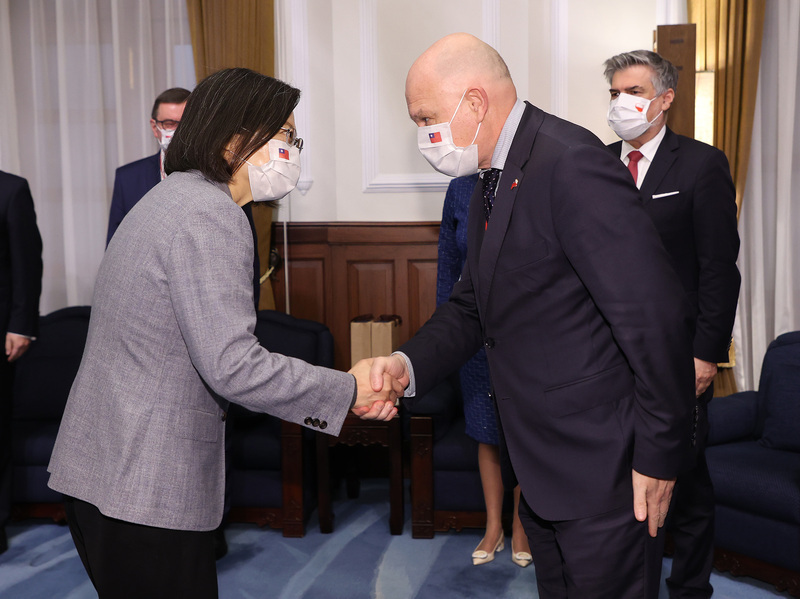 Tsai Ing-wen encarece las relaciones con Polonia y espera contribuir en la reconstrucción de Ucrania