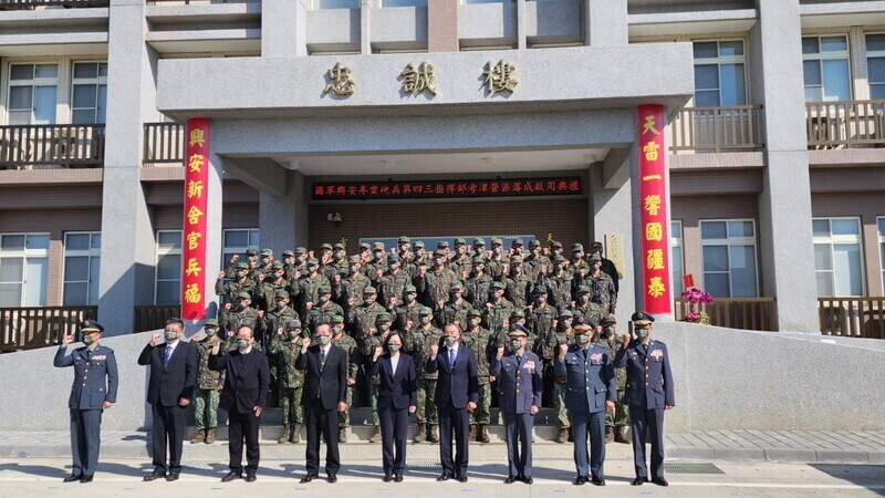 Tsai Ing-wen inaugura las nuevas instalaciones del 43 Batallón de Artillería de Kaotan