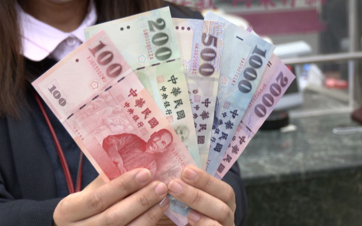 Los bancos comienzan hoy a cambiar billetes viejos por nuevos para el Año Nuevo