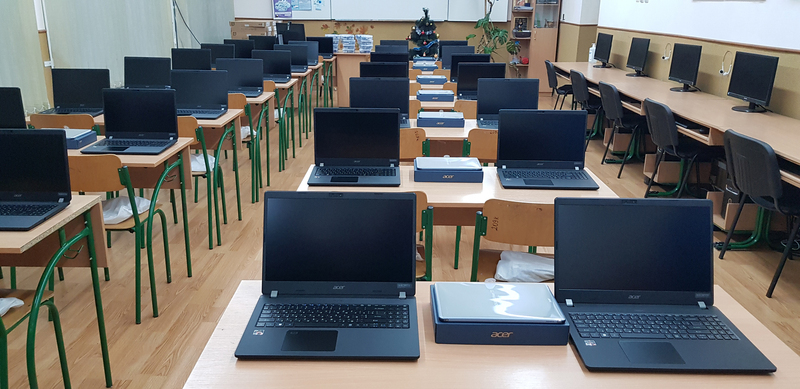 Taiwán ayuda a la reconstrucción educativa de Ucrania con la donación de equipos informáticos Acer