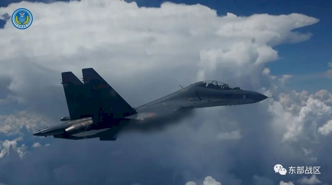 Defensa detecta 9 aviones y 4 buques militares chinos en las inmediaciones de Taiwán