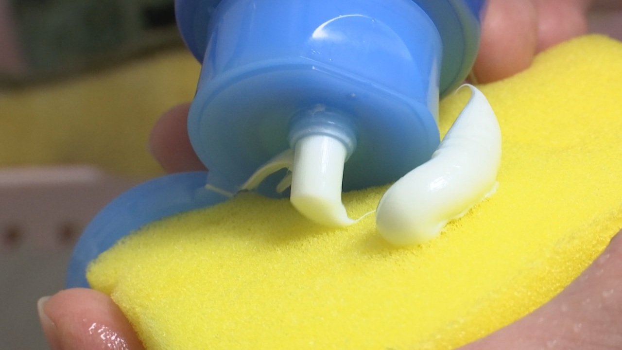 Internauta taiwanés descubre las cualidades de la crema exfoliante para limpiar cocinas