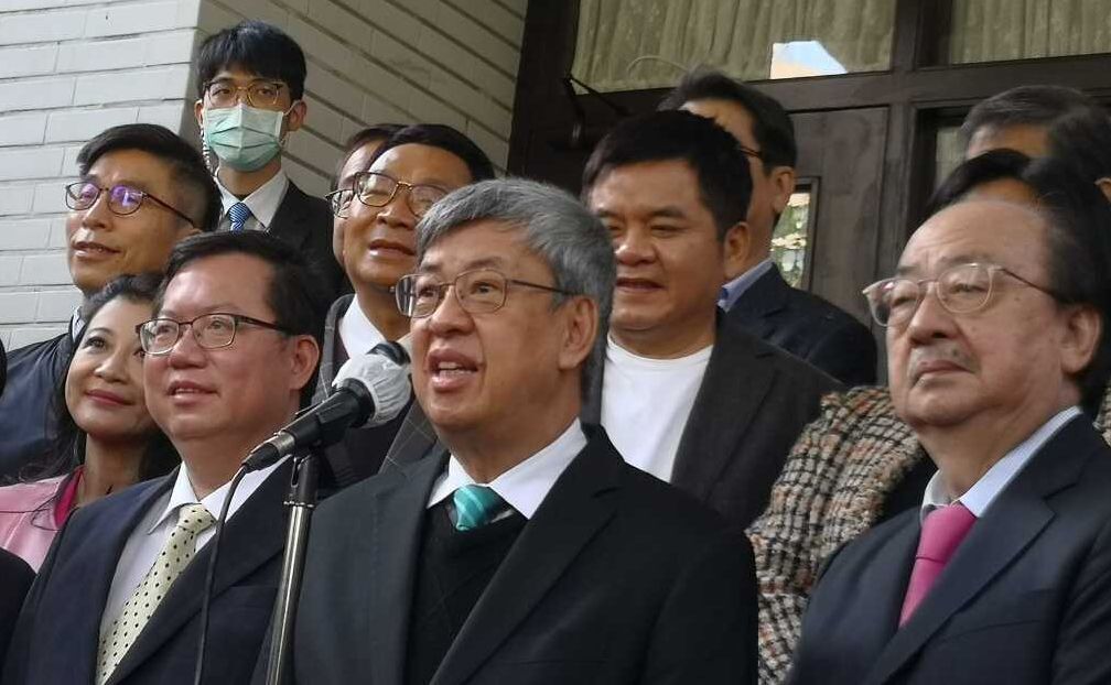 Nuevo primer ministro Chen Chien-jen se presenta ante bancadas de gobierno y de oposición en el Yuan Legislativo
