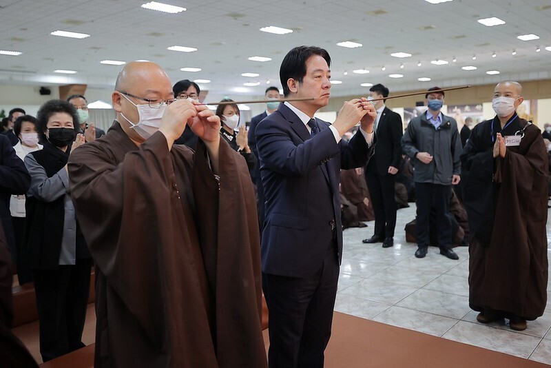 Lai Ching-te presenta sus respetos hacia el Maestro Hsing Yun