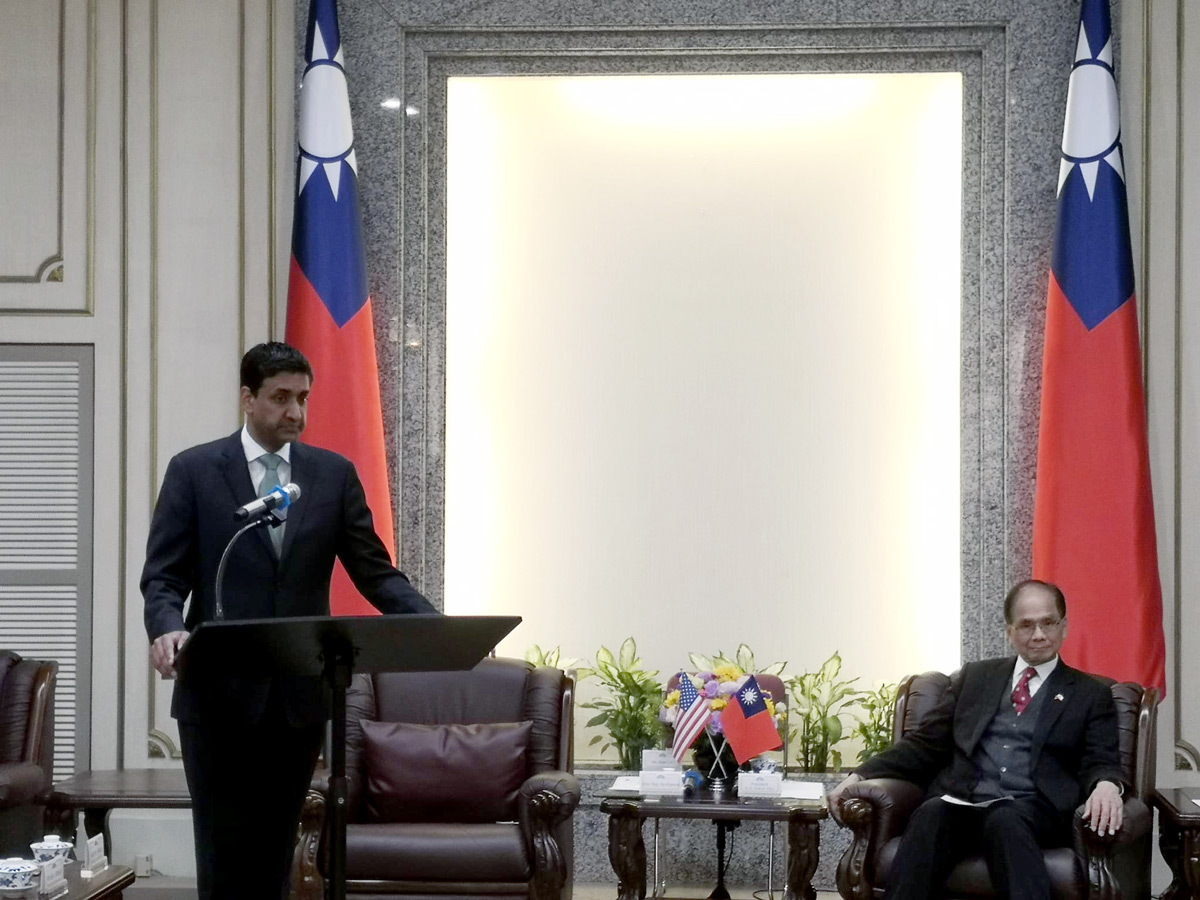 You Si-kun recibe a un grupo de congresistas estadounidenses y aboga por una mayor cooperación