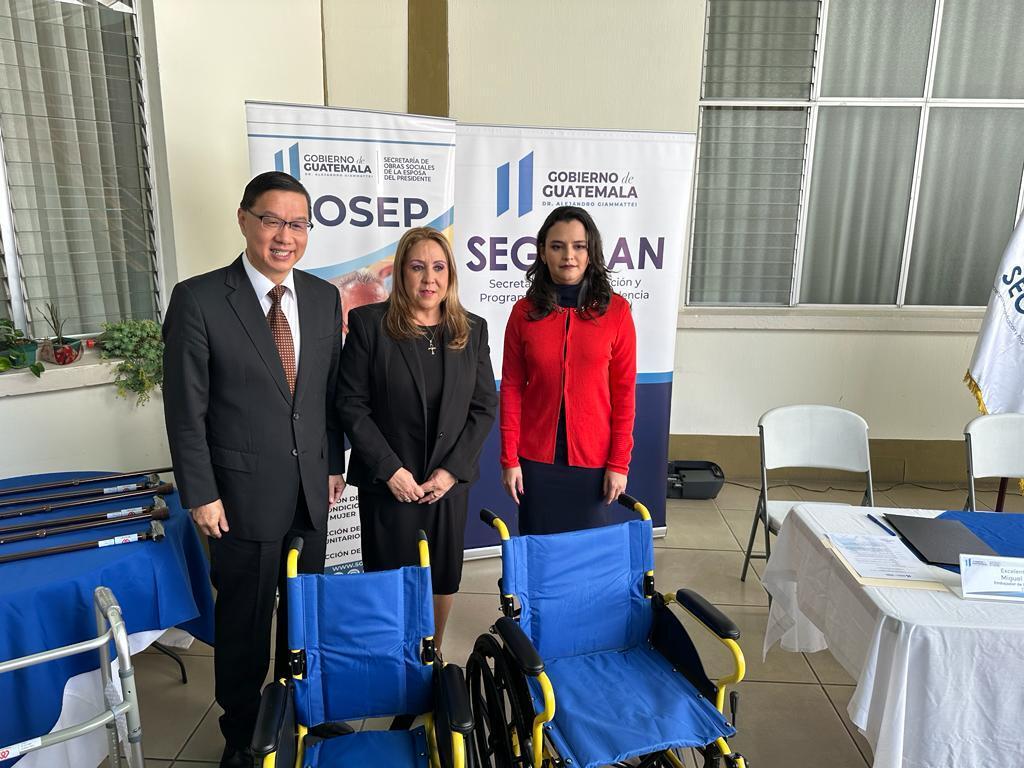 Guatemala agradece a Taiwán por donación de sillas de ruedas