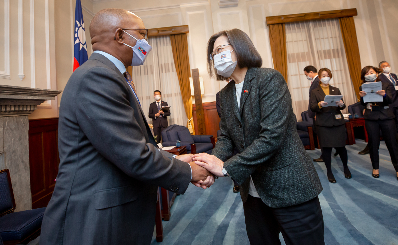 Tsai Ing-wen recibe al primer ministro del aliado africano de Eswatini