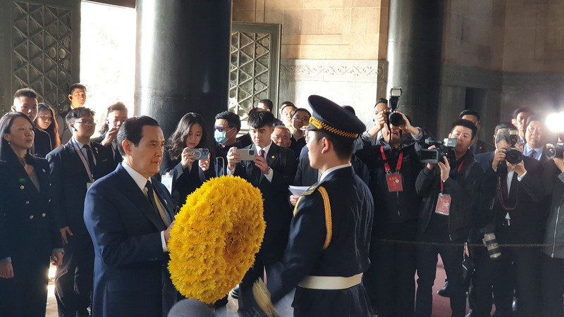Ma Ying-jeou visita el mausoleo de Sun Yat-sen en Nankín y aboga por la paz en el Estrecho