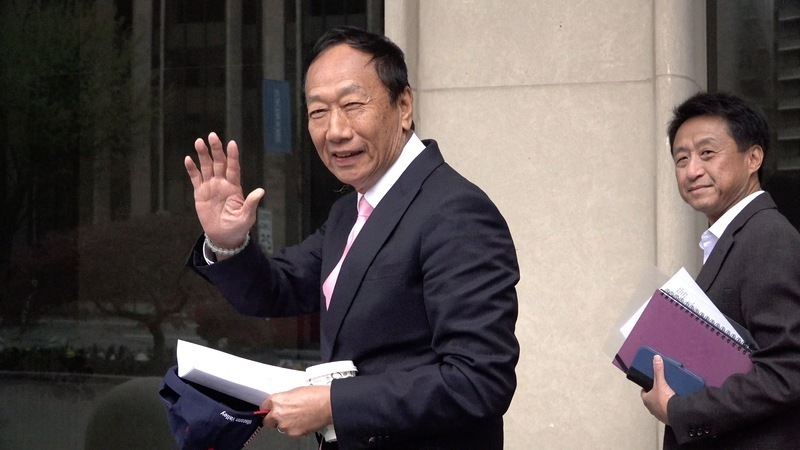 Terry Gou llega a Estados Unidos un día antes de la presidenta Tsai Ing-wen