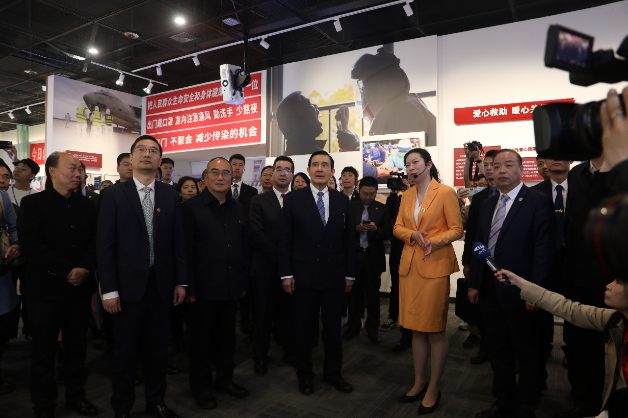 Ma Ying-jeou expresa su deseo de colaboración médica en el Estrecho durante su visita a Wuhan