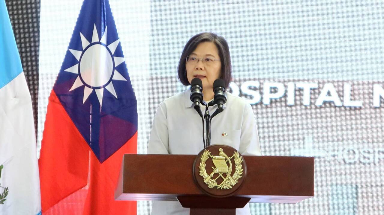 Tsai Ing-wen realizó un recorrido por el Hospital Nacional de Chimaltenango antes de finalizar su visita a Guatemala