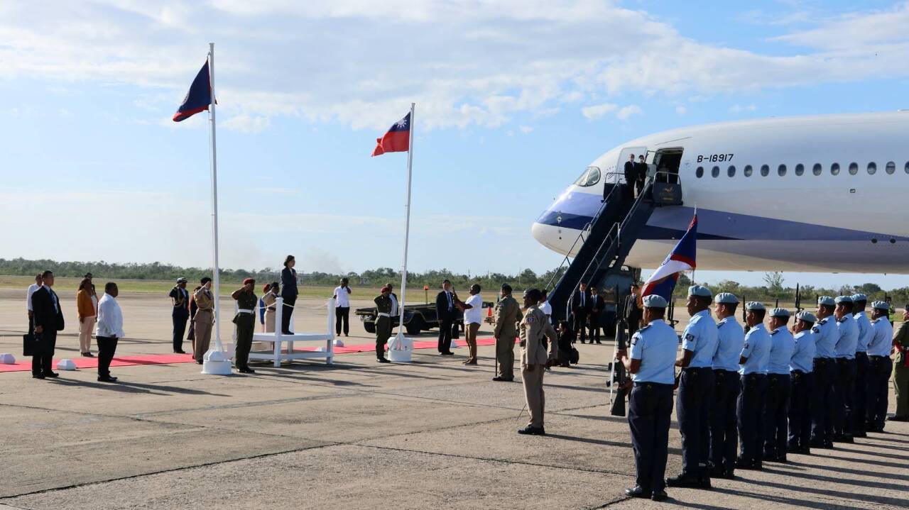 Tsai Ing-wen llega a Belice tras su visita de tres días a Guatemala