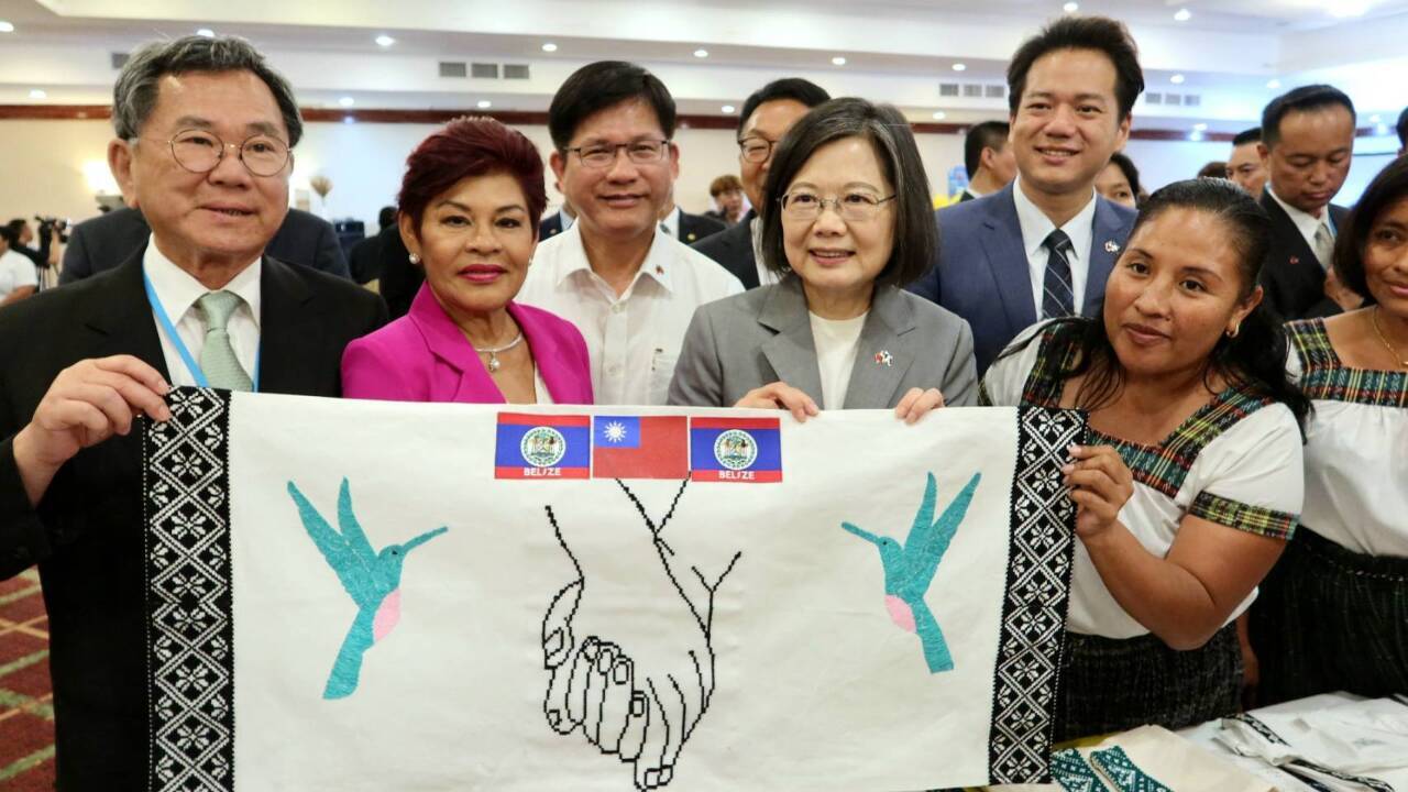 Tsai Ing-wen comprueba los resultados de un proyecto de empoderamiento femenino en Belice