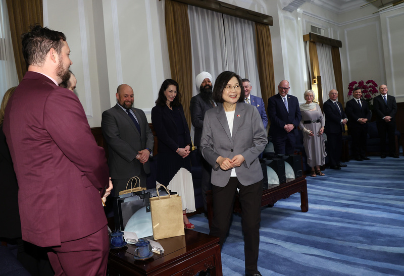 Tsai Ing-wen recibe a una delegación de diputados canadienses