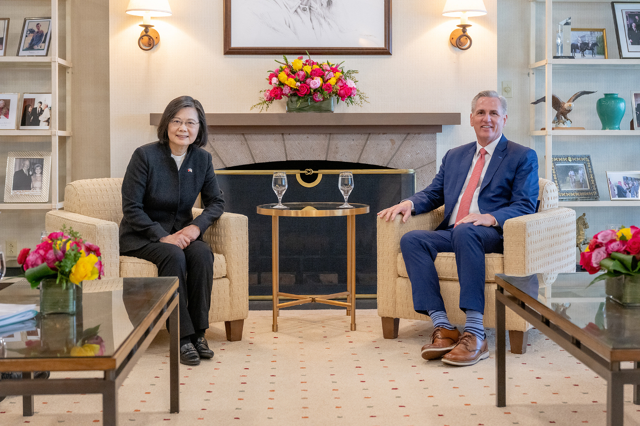 El 60 % de los taiwaneses aprueban la reunión Tsai-McCarthy según una encuesta