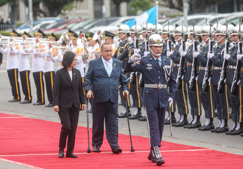 El presidente Giammattei ha sido condecorado con la Orden del Jade Brillante