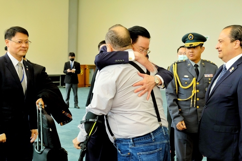 Alejandro Giammattei finaliza su activa visita a Taiwán