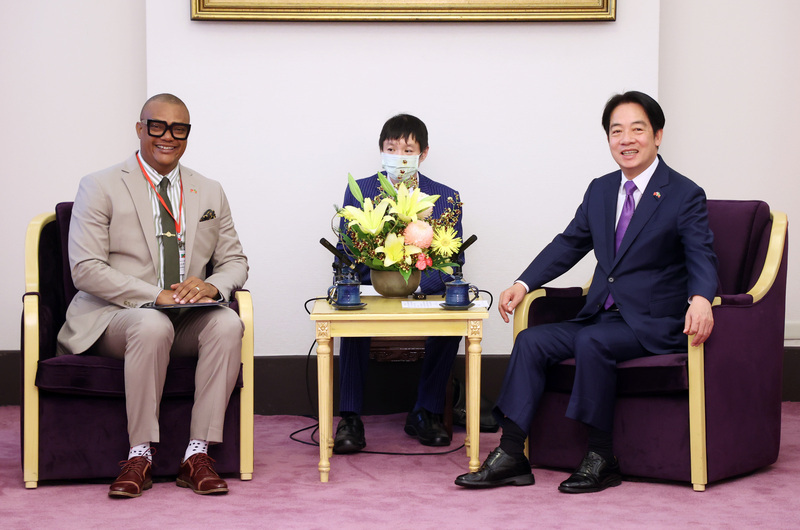 Lai Ching-te recibe al viceprimer ministro de San Cristóbal y Nieves Geoffrey Hanley