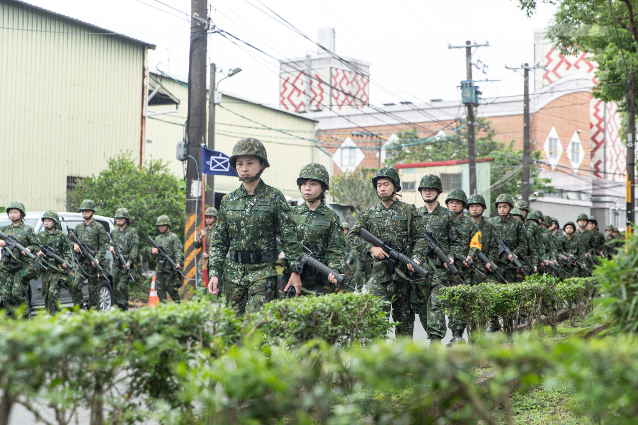 Primeros entrenamientos de las reclutas del servicio militar femenino