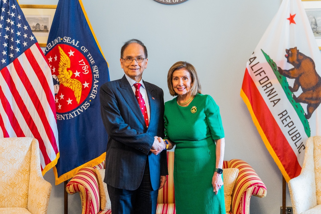 Presidente del Legislativo se reúne con Nancy Pelosi y Michael McCaul en Washington