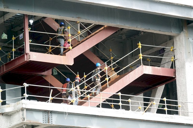 Buenas perspectivas para los sectores de la construcción y servicios a principios de año