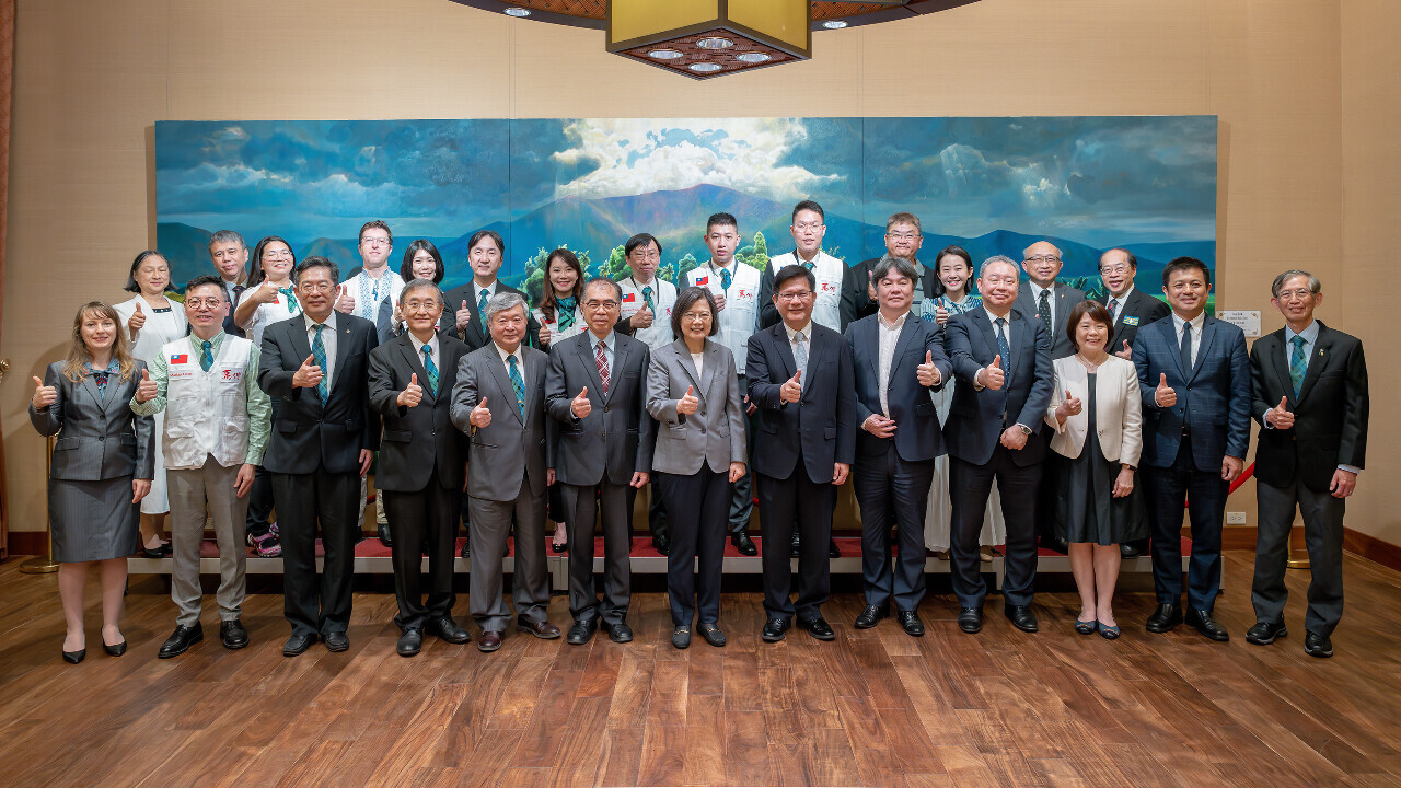 Tsai Ing-wen recibe al equipo médico taiwanés de misión en Ucrania
