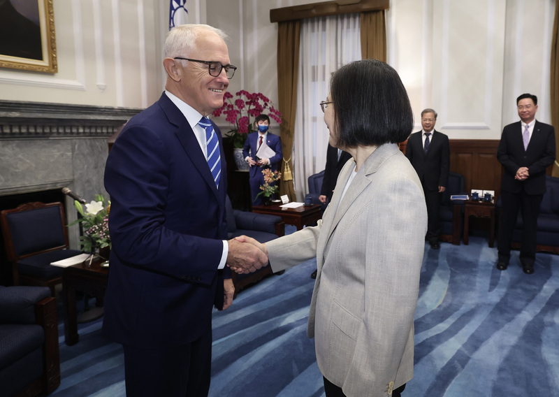 Tsai Ing-wen recibe a una delegación del CAPRI encabezada por el expremier australiano Malcolm Turnbull