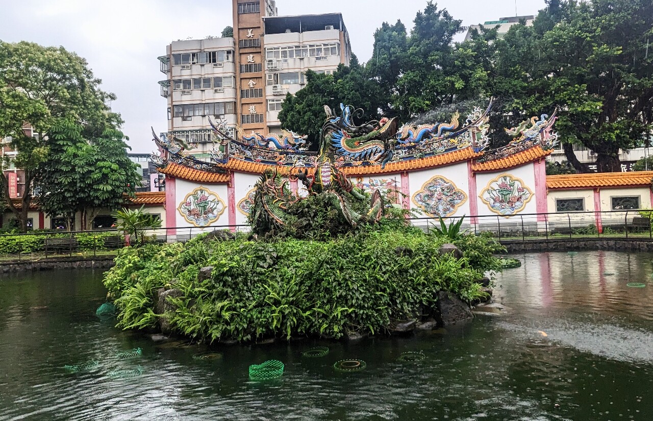 67. Explorando Yuanshan y Sus Alrededores CAPÍTULO 2: El Jardín del Templo y La Calle 44 Kan