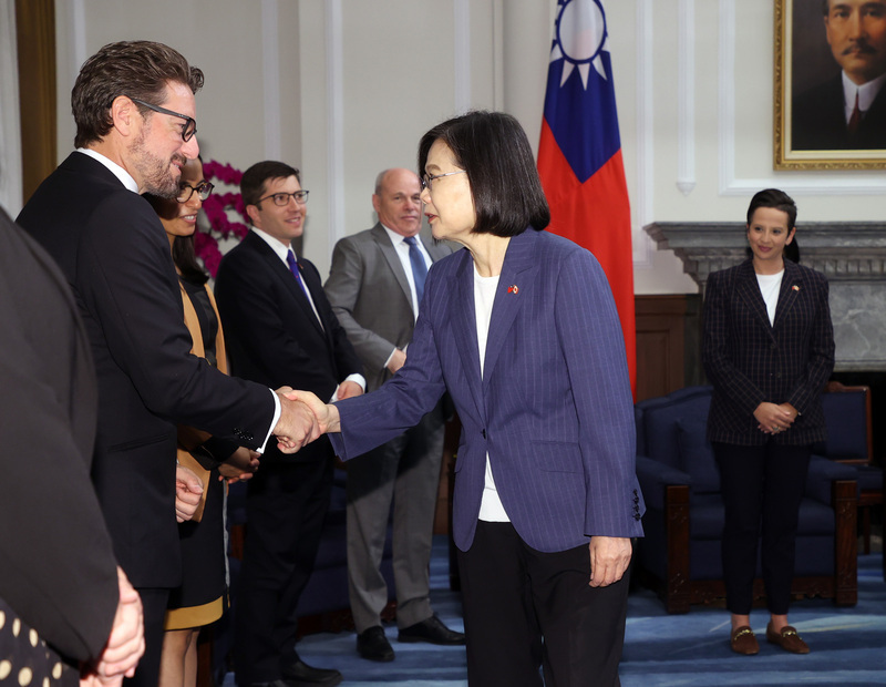 Tsai Ing-wen recibe a una delegación del Partido Conservador de Canadá