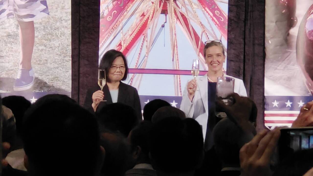Tsai Ing-wen celebra el 4 de julio en el Instituto Americano en Taiwán