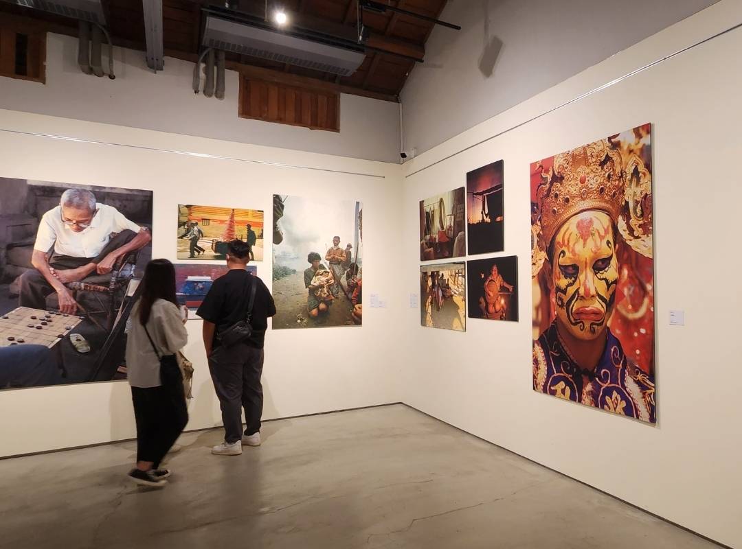 V-10 , una Exposición de fotografía especial