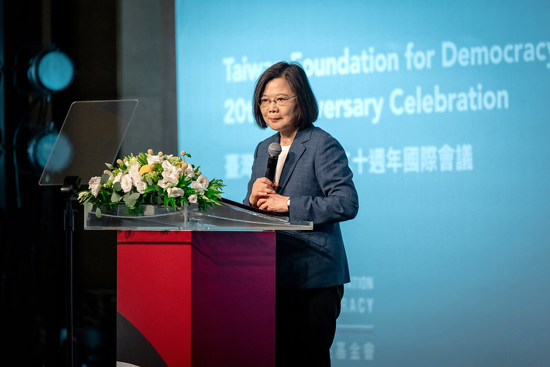 Tsai Ing-wen recibe una medalla por su contribución a la democracia