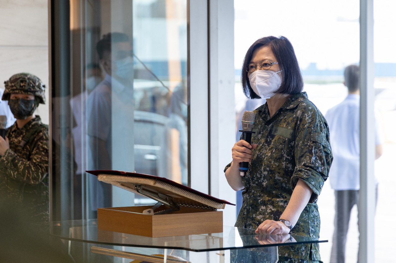 Tsai Ing-wen presencia el simulacro de desembarco enemigo en Tamsui en el 4º día de los ejercicios Han Kuang