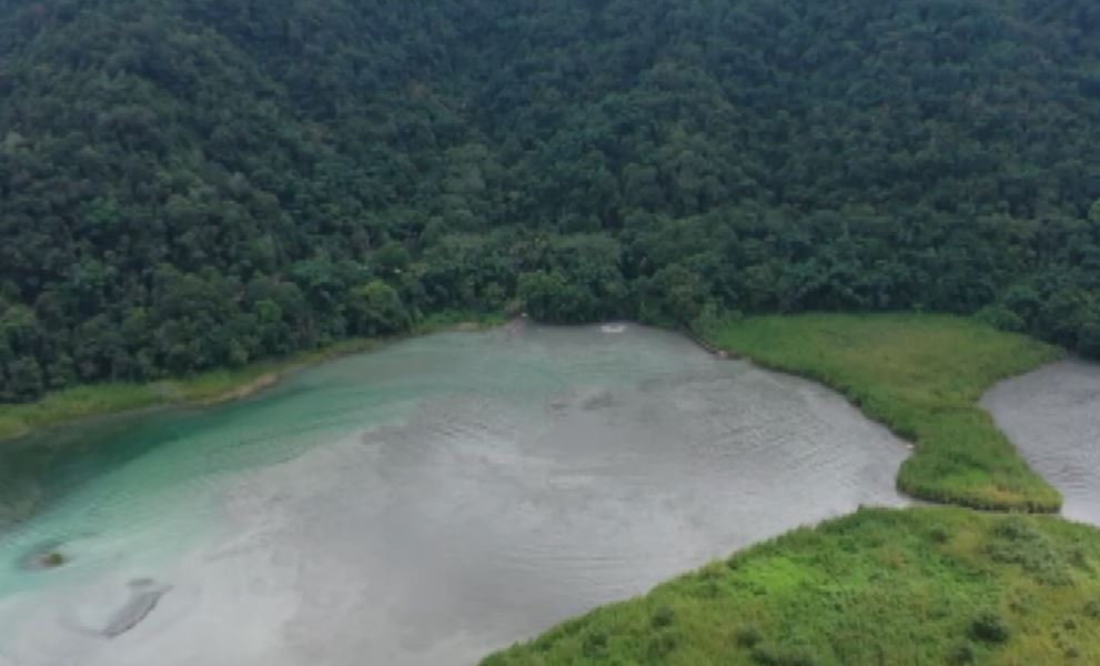 Burbujas de lodo en el Lago del Sol y la Luna preocupa a los visitantes