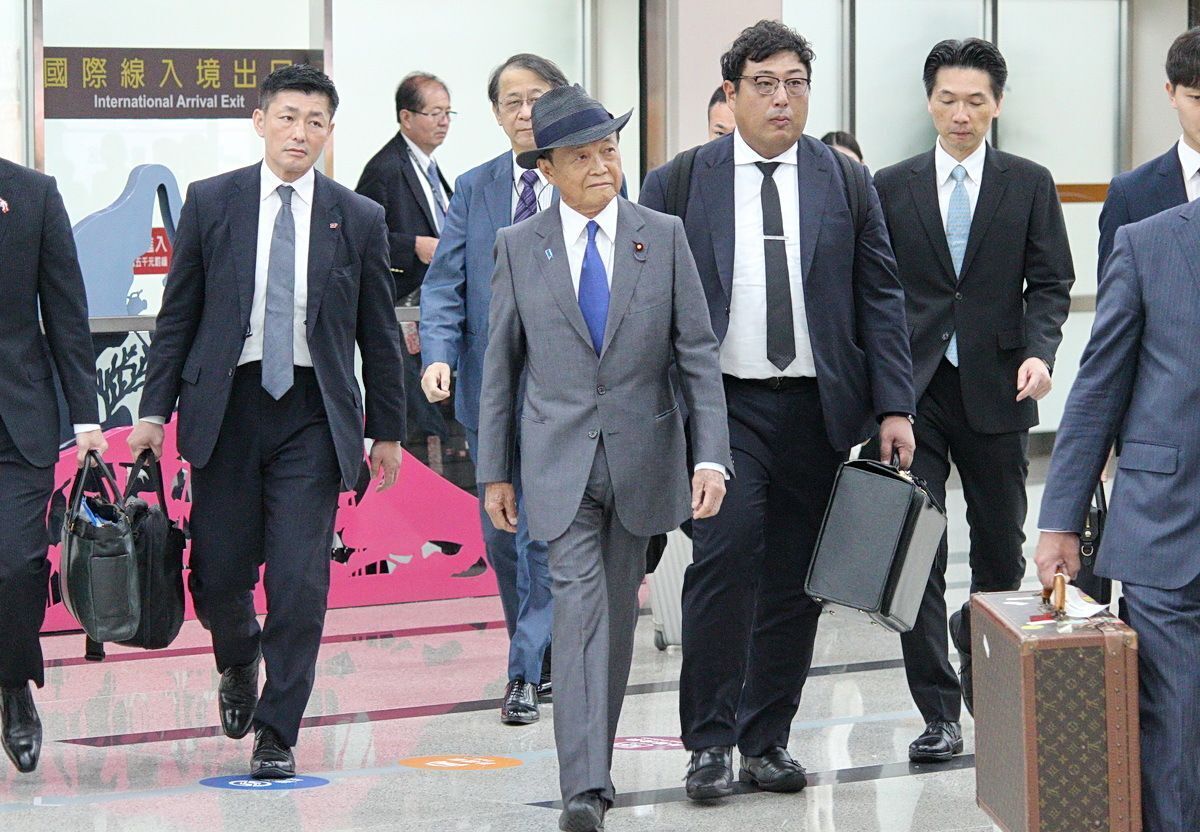 Ex primer ministro japonés Taro Aso se encuentra de visita en Taiwán