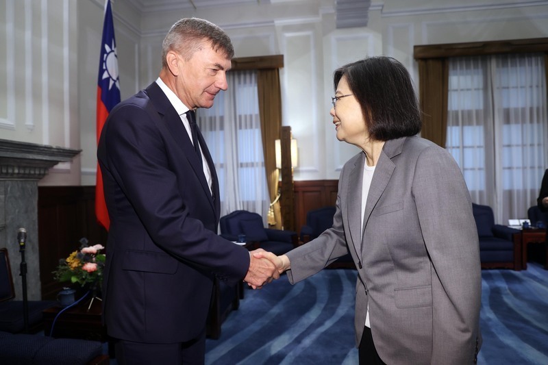 Tsai Ing-wen recibe a los participantes del foro Ketagelán de seguridad 2023