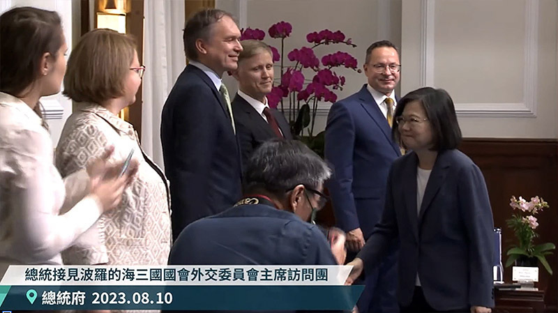 Tsai Ing-wen recibe a parlamentarios de los tres países bálticos
