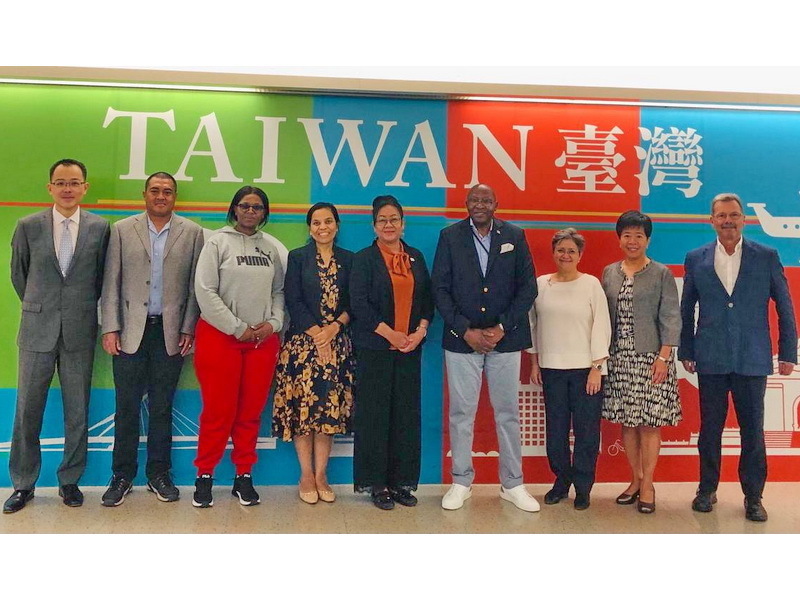La delegación de representantes permanentes de países aliados ante la ONU vista Taiwán