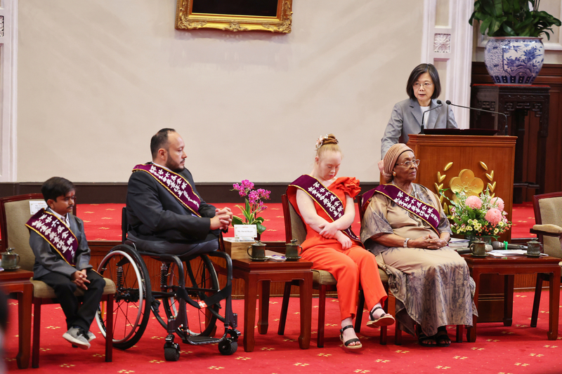 Tsai Ing-wen recibe a los premiados por una fundación taiwanesa en su «amor por la vida»