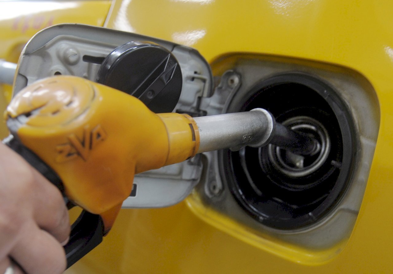 Con el petróleo a 100 dólares el barril la economía se resentirá en el último trimestre del año