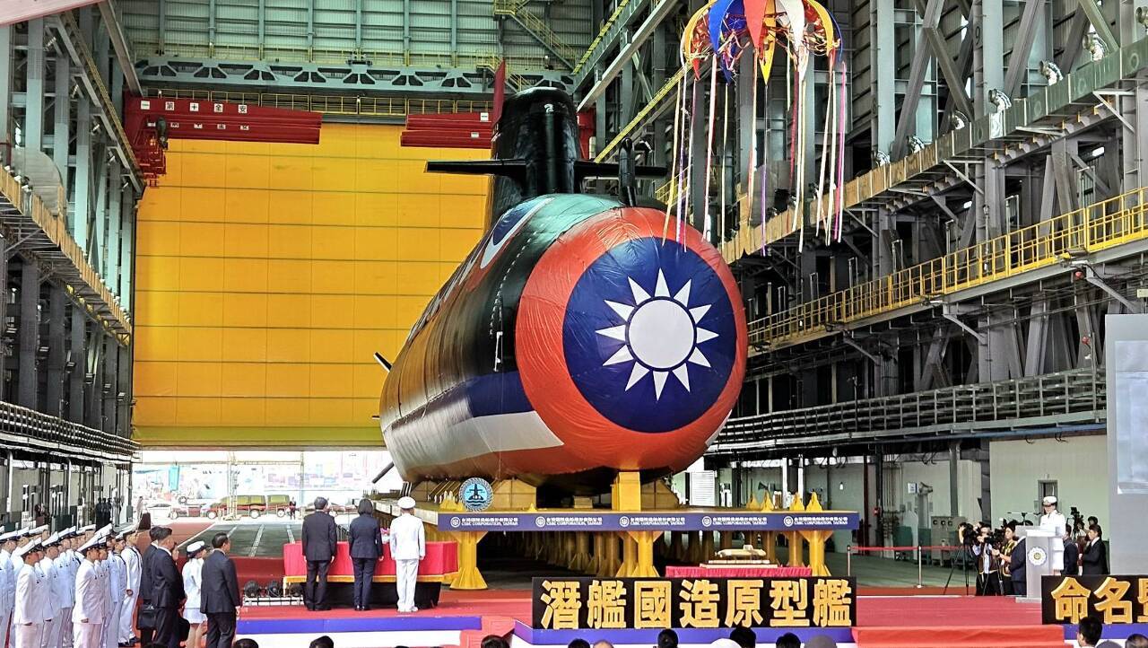 Taiwán presenta su primer submarino militar de construcción nacional en Kaohsiung