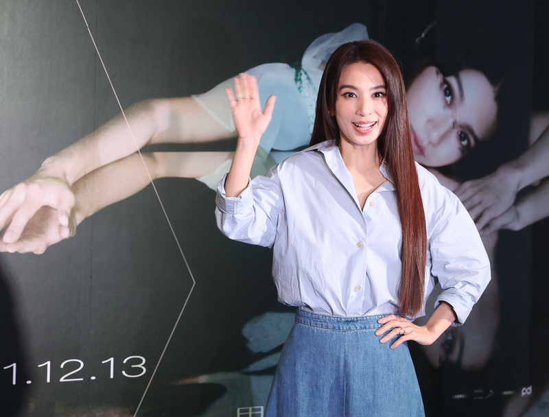 «Den a los niños» de Hebe Tien y Yoga Lin