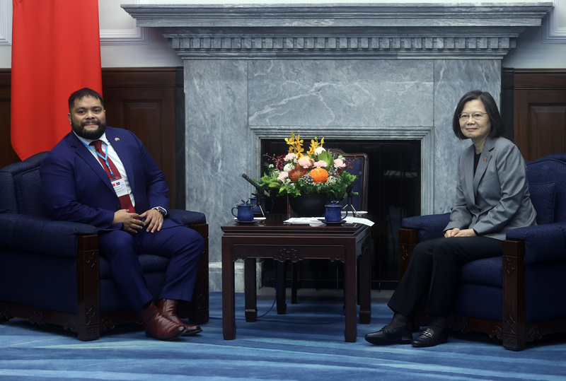 Tsai Ing-wen recibe al presidente de la República de Nauru Russ Joseph Kun