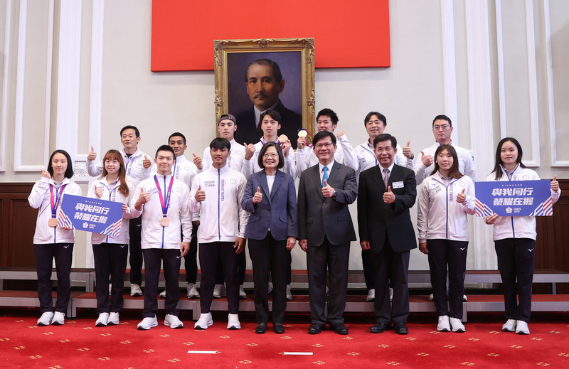 Tsai Ing-wen recibe a los atletas taiwaneses han triunfado en los Juegos Asiáticos de Hangzhou