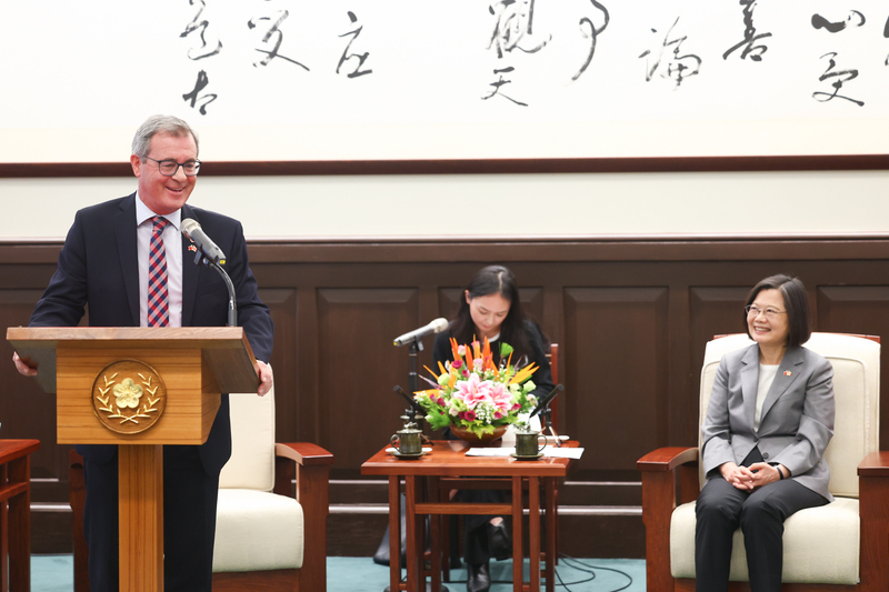 Tsai Ing-wen recibe a una delegación del parlamento canadiense