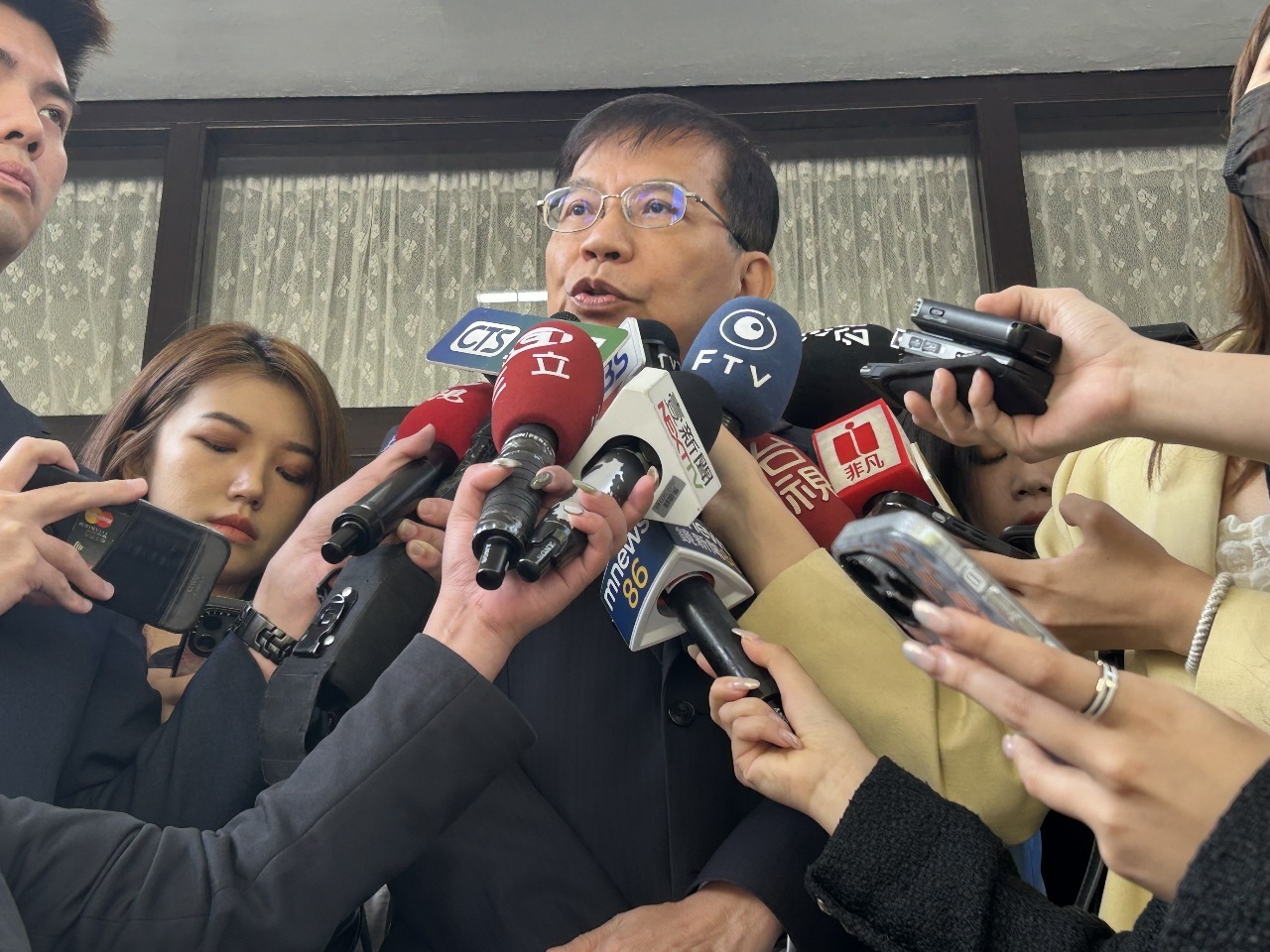Transportes tratará de compensar a aerolíneas y agencias de viajes por la suspensión de viajes a China continental