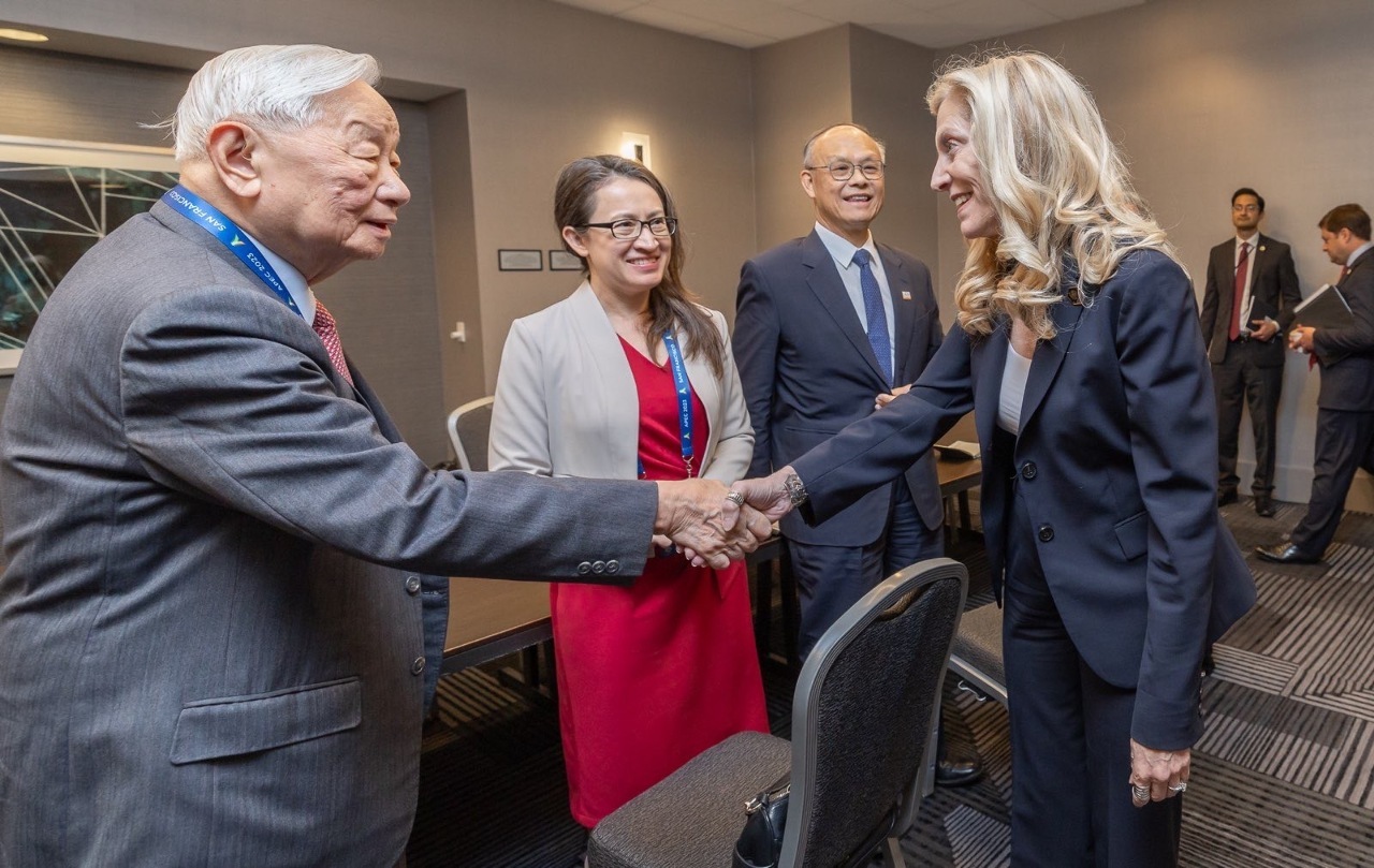 Morris Chang se reúne con Antony Blinken para expresar el deseo de Taiwán de profundizar la relación económica con EEUU