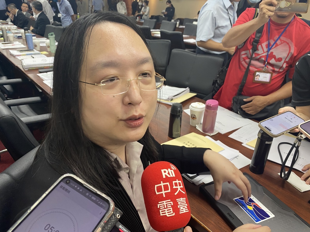 Audrey Tang defiende la labor de su ministerio en la reducción del fraude telefónico y por Internet